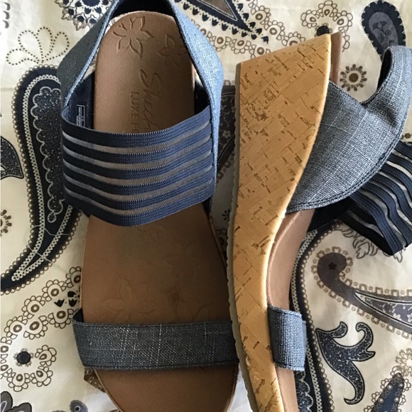 Womens Sketchers wedge Sandals - Picture 2 of 6